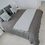 T3 Au Lavandou Avec Piscine, 6 Pers, 900m - Fr-1-803-97 *