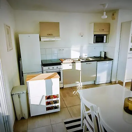 T3 Au Lavandou Avec Piscine, 6 Pers, 900m - Fr-1-803-97