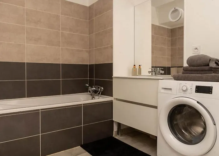 T3 Au Lavandou Avec Piscine, 6 Pers, 900m - Fr-1-803-97 Lägenhet