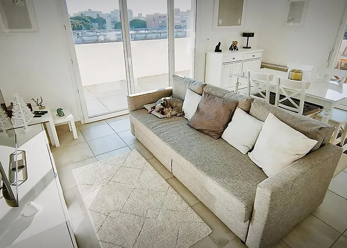 T3 Au Lavandou Avec Piscine, 6 Pers, 900m - Fr-1-803-97 *