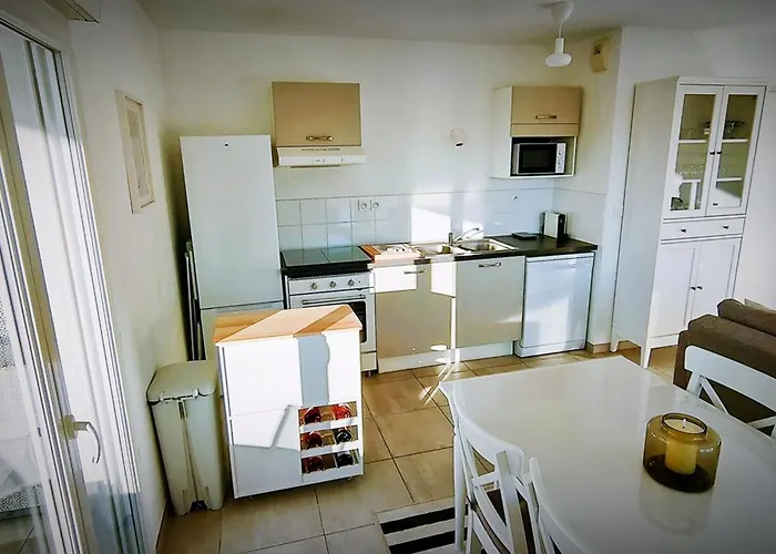 T3 Au Lavandou Avec Piscine, 6 Pers, 900m - Fr-1-803-97